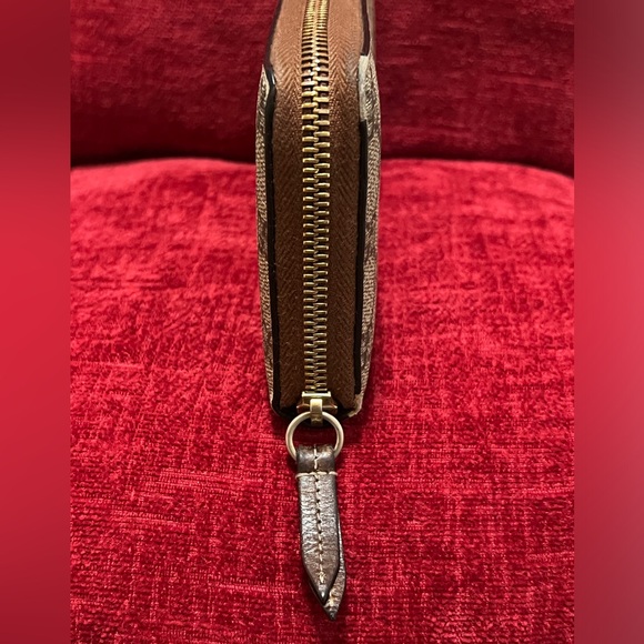 GUCCI AUTHENTIC BROWN ICONIC GG CANVAS ZIPPY WALLET. EUC. - Picture 8 of 8